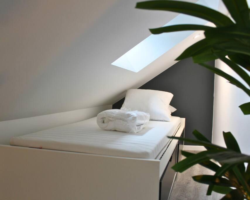 Yokohama, Duplex Avec Jardin Appartement Bourges Buitenkant foto